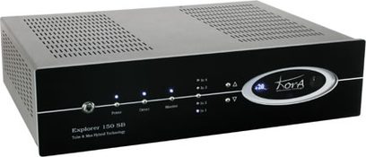 Kora Explorer 150 CSC reference sort hi-fi stereoforstærker, frontpanel med knapper, lysende indikatorer og sølvfarvet logo
