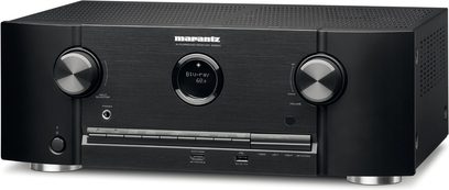 Marantz SR5011 sort hjemmebiografsforstærker, set forfra, sort front med sølvfarvede knapper og drejeknapper, blå display i midten