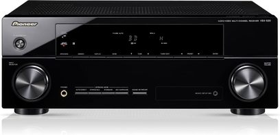 Amplificatore home theater Pioneer VSX-520 nero, vista frontale, pannello con display LCD, pulsanti e manopole di controllo, due altoparlanti