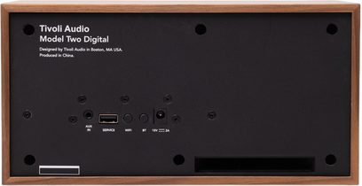 Enceinte Bluetooth Tivoli Model Two Digital, bakside, ramme i valnøtttre, AUX, USB Service, Wi-Fi/BT, 15V-tilkobling