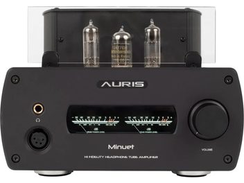 Üç lambalı siyah Auris Audio Minuet kulaklık preamplisi, önden görünüm; vu metreler ve büyük ses düğmesiyle