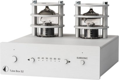 Preamplificatore phono Tube Box S2 argento Pro-Ject, due cilindri impilati in metallo argentato, manopole e valvole sulla parte superiore