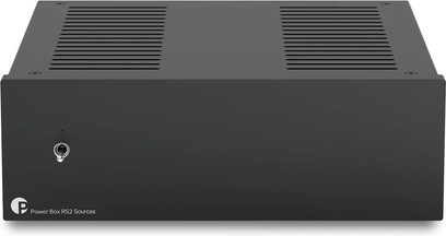 Externe voeding Pro-Ject Power Box RS2 Sources zwart, vooraanzicht met rechthoekige behuizing en ventilatieopeningen aan de bovenkant