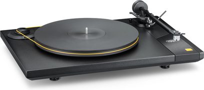Pickup vinil Mofi Electronics StudioDeck negru, vedere din trei sferturi, platou negru cu curea portocalie și braț drept
