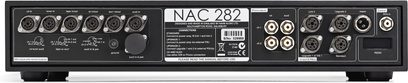 Preamplificatore stereo Naim Audio NAC 282 nero, vista frontale, con pulsanti, prese e display LED sul pannello frontale