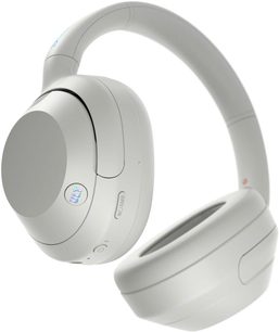 Bezdrátová Bluetooth sluchátka Sony ULT WEAR v bílé barvě, pohled ze šikmého úhlu, zakřivený náhlavní oblouk, oválné náušníky, viditelné ovládací tlačítka