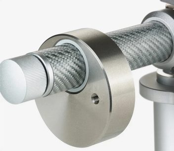 Šlifuoto aliuminio ClearAudio Clarify vinilo grotuvų svirtelė, detalus vaizdas su kontrasvoriais ir galvute