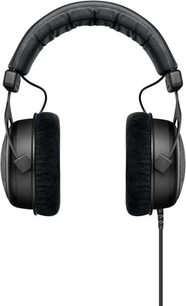 Ігровий навушник Beyerdynamic TYGR 300 R, вид спереду, чорна амортизована дуга, чорні круглі амбушюри, чорний кабель