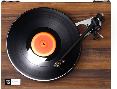 Rega Planar 3 nøddetræ + Exact-pickup og Neo PSU MK2 (jubilæumsudgave)