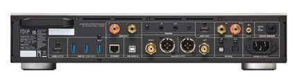 Baksida av en hi-fi-apparat i svart och silvermetall, med XLR-, RCA-, HDMI-, USB-, Ethernet-, optiska-, koaxial- och IEC-uttag