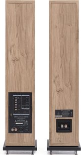 Dva připojené reproduktory Elipson Horus 11 Active BT Phono, světlý dřevěný dekor, zadní pohled, vstupní panel na jednom z nich