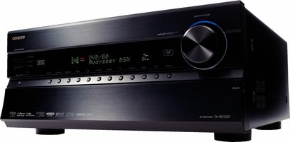 Onkyo TX-NR1007 sort hjemmebiografsforstærker, front med blå skærm, sølvfarvede knapper og justeringsknap