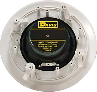 Davis 130RO indbygget højttaler, set forfra, rund hvid grill med gult "Davis"-logo i midten, 6 perifere monteringsbeslag