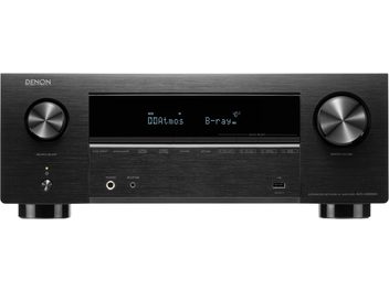 Juodas Denon AVC-X2850H namų kino stiprintuvas su priekiniu skydeliu, kuriame yra didelis centrinis ekranas ir du dideli šoniniai besisukantys mygtukai