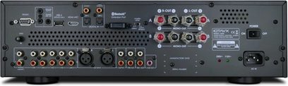 IOTAVX SA40 integrerad stereo hi-fi-förstärkare i matt svart metall, komplett bakre vy med åtta staplade högtalarterminaler, rader av RCA- och XLR-ingångar, digitala portar för HDMI, USB, koaxial och optisk, strömbrytare och nätanslutning