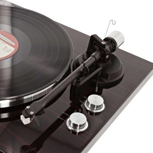 Enova HIFI Vision 4 USB pladespiller i mørk valnød. Sort tonarm med pickup og modvægt. To forkromede knapper