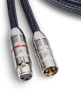 Αναλογικό καλώδιο ήχου XLR Clarus Aqua XLR 2m με ασημένιους μεταλλικούς συνδέσμους, έναν με 3 επιχρυσωμένες ακίδες και έναν με 3 κυκλικές θύρες