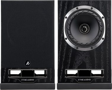 Par Fyne Audio F5S-højttalere i sort ask, frontvisning, én med frontstof, koaksialenhed, rektangulær frontport