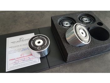 Vier Ceramic Disc TH Franc Audio-Zubehörteile und Echtheitszertifikat auf schwarzem Schaumstoffuntergrund