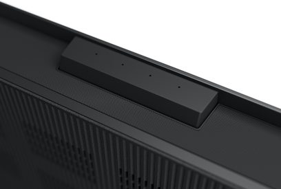 Panasonic TV-65Z95AEG -teräväpiirtotelevisio, ylhäältä päin katsottuna, yläosan takaosa, musta tuuletusritilä, musta suorakulmainen kotelo, jossa on 4 pientä reikää