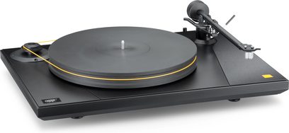 Fekete MoFi Electronics UltraDeck+ lemezjátszó, háromnegyedes nézet, vastag szíjhajtású tányér és egyenes hangkar
