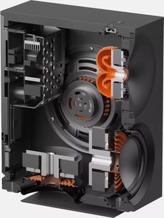 Cambridge Audio L/R M Smart-Lautsprecher im Querschnitt mit sichtbaren internen Lautsprechern und orangefarbenen akustischen Komponenten