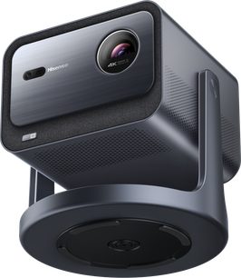 Videoprojektor Hisense C2 v pohledu zespodu, šedý obdélníkový kryt, 4K objektiv vpravo, kruhový stojan dole