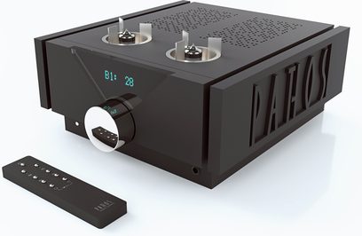 Preamplificatore stereo Pathos InControl Mk2 nero con pannello frontale argentato, manopole rotanti e display blu, vista frontale con telecomando