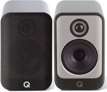 Q Acoustics Concept 30 bogreolhøjttalere i grålakeret finish, set forfra og fra siden, rektangulær form, sorte højttalerenheder