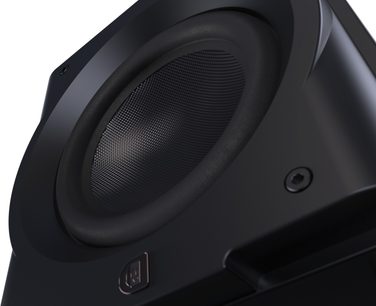 Nærbilde av Perlisten R8s subwoofer i svart satinert finish, med vevd membran, gummiomkransning, synlig logo og skruer
