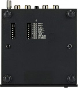 Pro-Ject Phono Box S2 Ultra phono-forforstærker sort, bagudvendt lodret visning, 4 runde fødder, 6 stik, 2 rækker af omskiftere