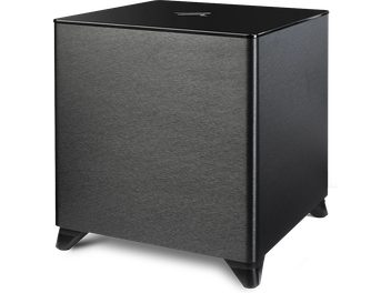 Dynamo Foundation 12 subwoofer, hoekaanzicht, zwarte kubusvormige behuizing, glad bovenoppervlak, schuine pootjes, afgeronde hoeken