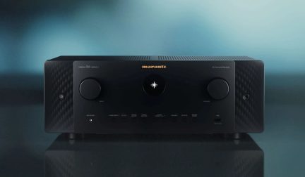 Marantz Cinema 60 Series 2 sort audio-video-receiver, set forfra med to drejeknapper og central skærm