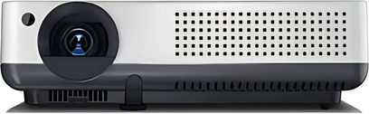 Sanyo PLC-XW56 hvid og sort videoprojektor, set forfra, ventilationsgitter, linse, infrarød sensor
