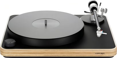 Hi-fi pladespiller ClearAudio Pack concept virtuoso, set forfra, sort pladetallerken, sølvfarvet tonearm, laminat træbase