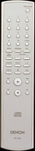 Denon RC-1033 fjernbetjening i grå metallic med sorte og hvide knapper, set forfra