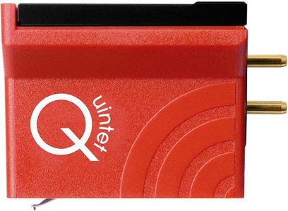 Hi-fi gramofon Rekkord Audio M600 matná černá, přenoska Quintet red, pohled zepředu, detail na červené raménko přenosky