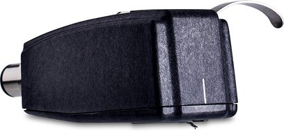 Pickup for hi-fi platespiller Ortofon SPU GTX S, venstre sidevisning, svart teksturert kabinett, metallisk bakre kontakt, buet spak