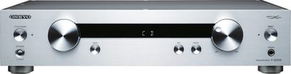 Onkyo P-3000R sidabrinės spalvos stereo priešvažinis stiprintuvas, priekinis vaizdas, sukamieji rankenėlės, skaitmeninis ekranas, garso įvestys/išvestys, metalinis korpusas