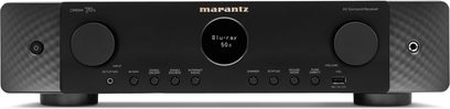 Marantz Cinema 70s hjemmekinoforsterker i sort, børstet aluminiumsfront, blå LCD-skjerm, dreieknapp, 8 knapper