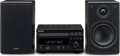 Sort Denon D-M38 Hi-Fi mini-anlæg bestående af en CD-afspiller, en forstærker og to højttalere