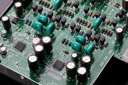 Marantz PM6007 sudraba zelta krāsas pastiprinātāja zaļā shēmas plate, elektroniskie komponenti, zaļie kondensatori