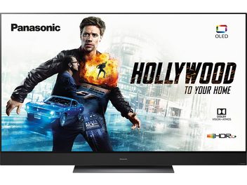 Panasonic TX-65GZ2000E 65-tolline OLED-teler, millel kuvatakse aktsioonstseen mehega ja süttinud sinise autoga linnas