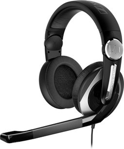 Sennheiser PC 333D hovedtelefoner, sort, set fra venstre side, polstret hovedbøjle, ovale lukkede ørepuder, mikrofon på fleksibel arm
