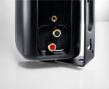Diffusore da esterno Canton Pro XL.3 nero laccato vista posteriore con morsettiere dorate e staffa di fissaggio a parete