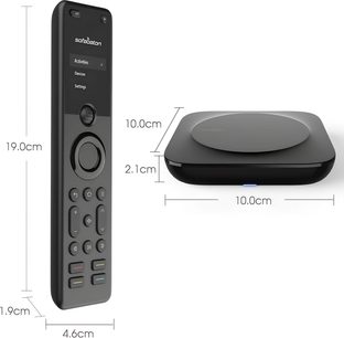 Mando a distancia hifi Sofabaton X1 negro con pantalla y base cuadrada negra, vista frontal con dimensiones mostradas