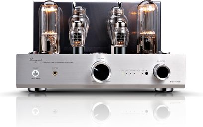 Cayin CS-845A referens silver integrerad stereorörförstärkare, rektangulärt hölje i borstad aluminium sedd framifrån, med fyra synliga upplysta rör ovanpå, stor svart volymratt i mitten, väljarknapp till höger, hörlursuttag och belyst strömbrytare till vänster