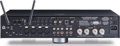 Geïntegreerde Primare I35 Prisma zilveren stereo hi-fi versterker, vooraanzicht met aansluitingen en bedieningen op de voorkant