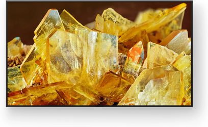 Sony XR98X90L TV, set forfra, skærm viser gule, gennemsigtige krystaller i forskellige kantede former