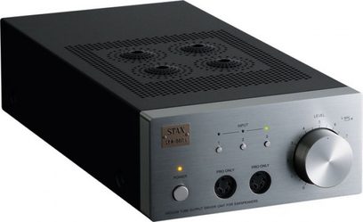 STAX SRM-007TII hovedtelefonforstærker, sort kabinet, drejelige knapper, jackstik, trekvart frontbillede